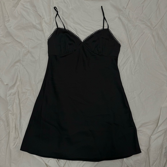 Aritzia Sunday Best Rae Dress - Picture 2 of 3